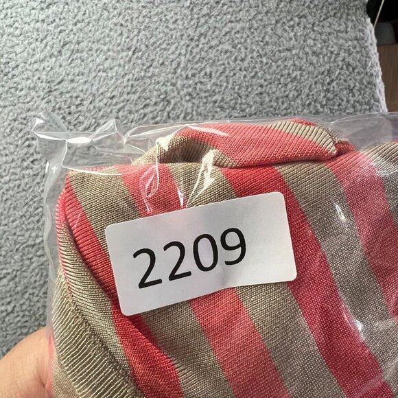 The Limited Pinky Red V Neck Sweater Womens Size Small Rayon Nylon - Picture 7 of 7